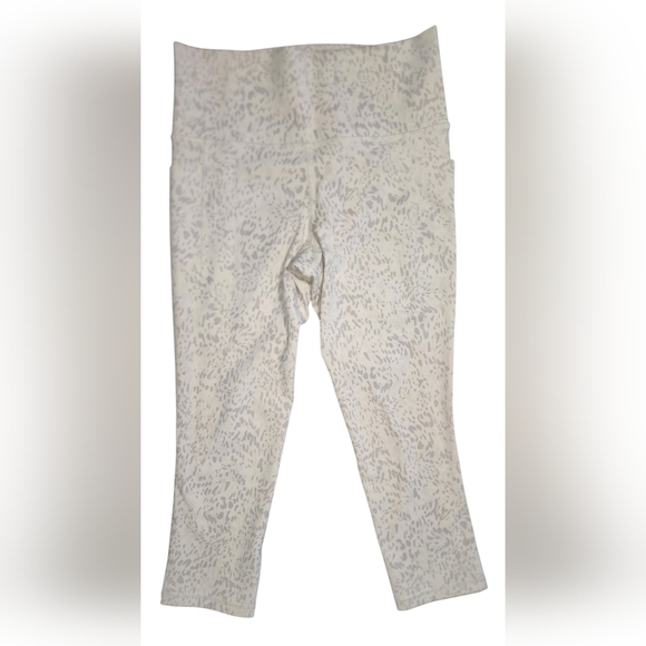 Athleta Pants - Athleta Salutation Stash Pocket Print Capri, Womens Small
